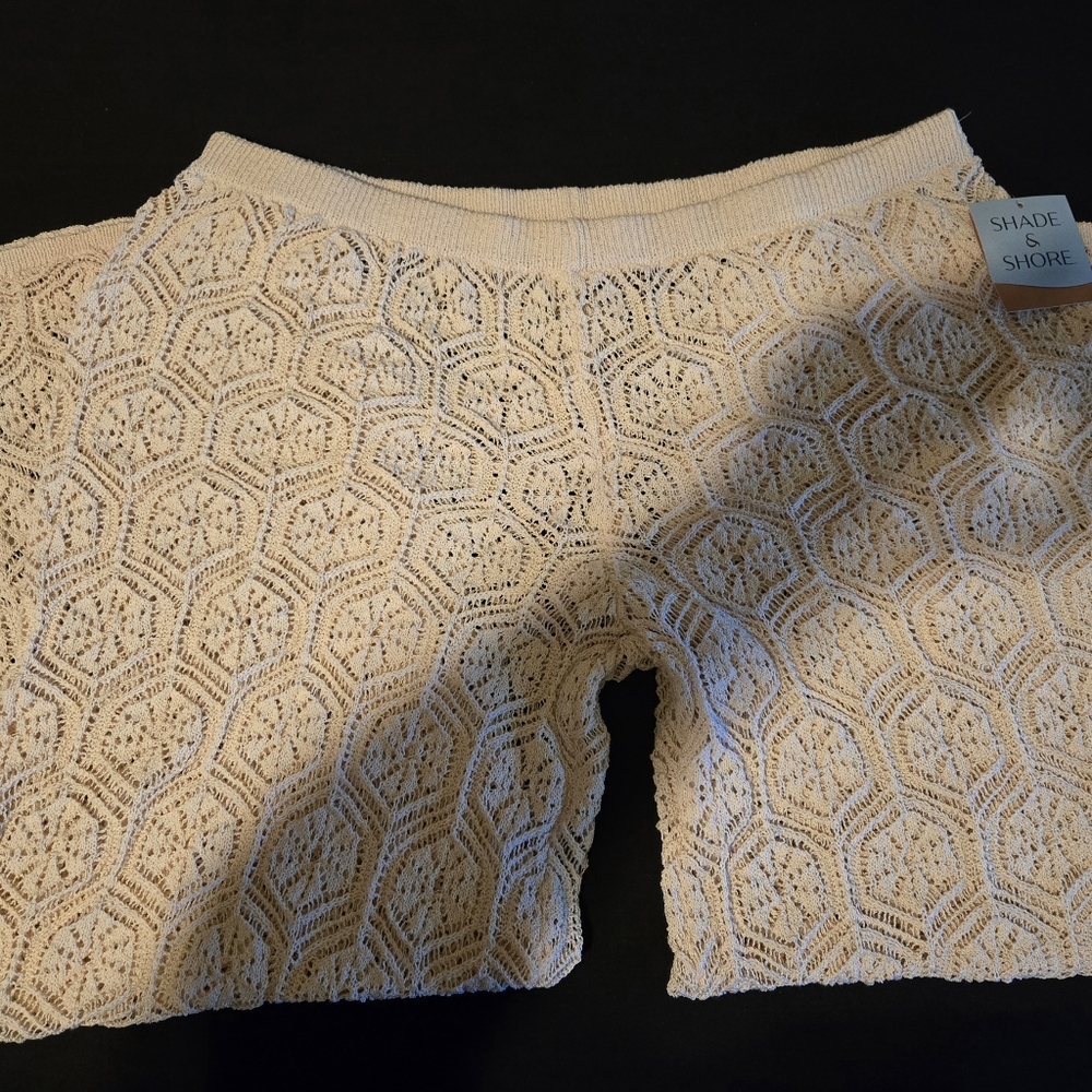 Crochet Hexagon Pattern Knit Shor in Pale Yellow